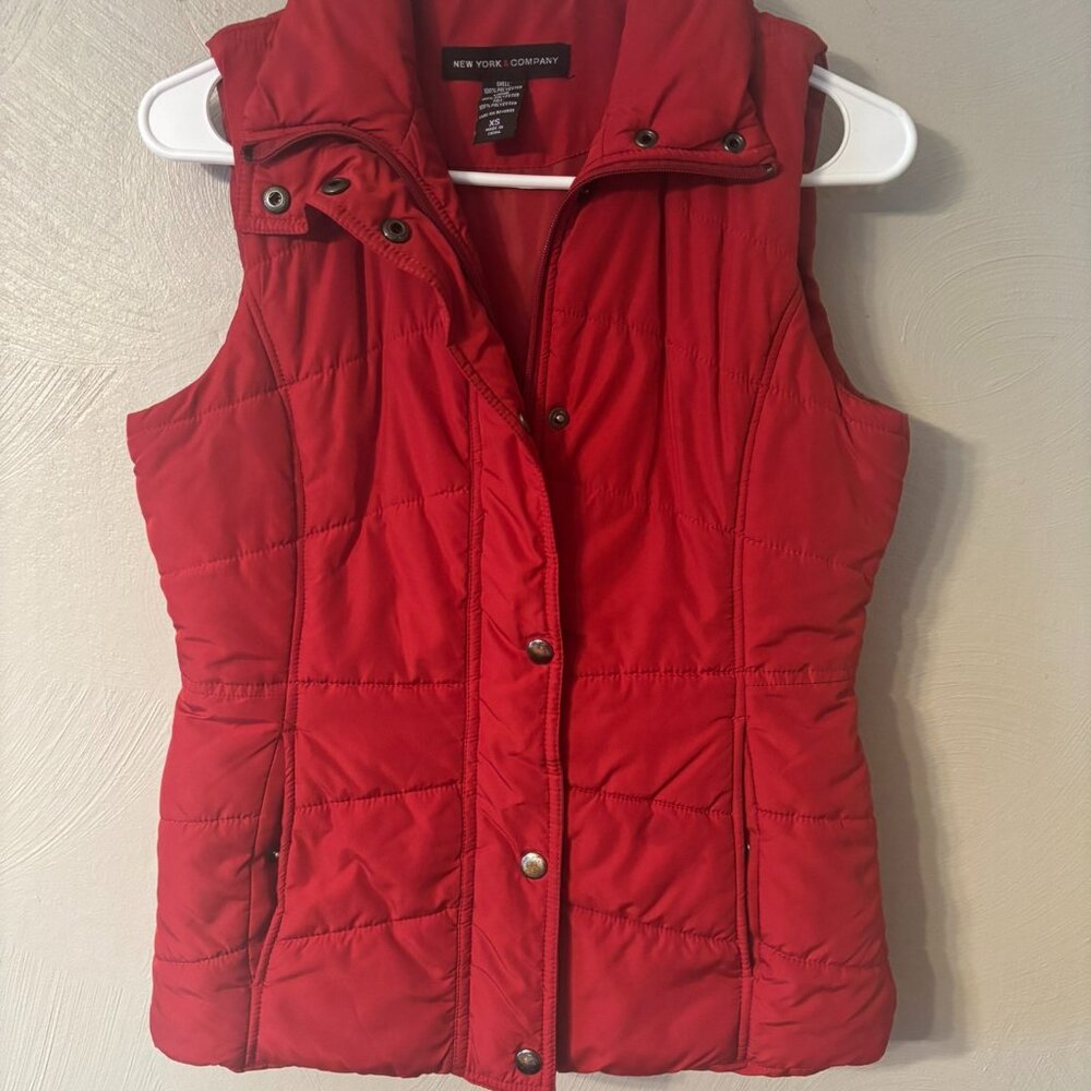 New York & Company red puffer Vest size XS